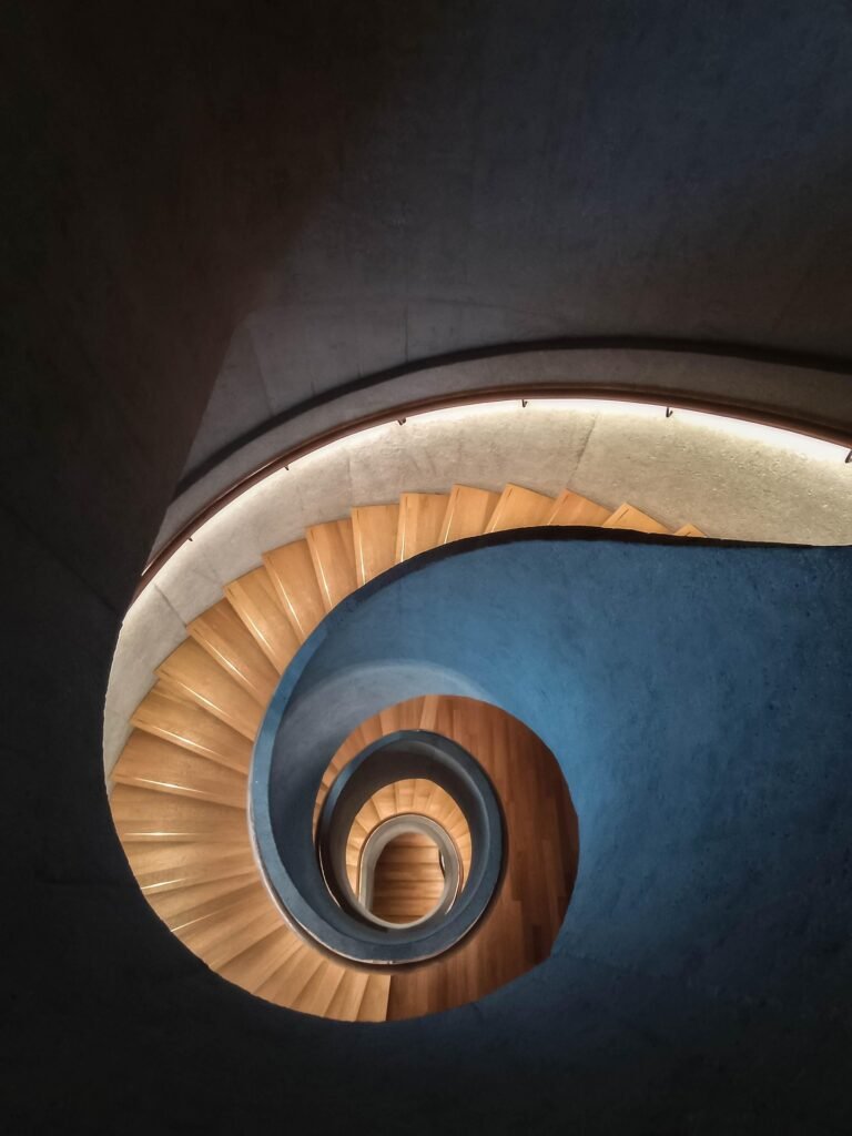 Escalier dans un immeuble de versailles qu'on gere en Airbnb